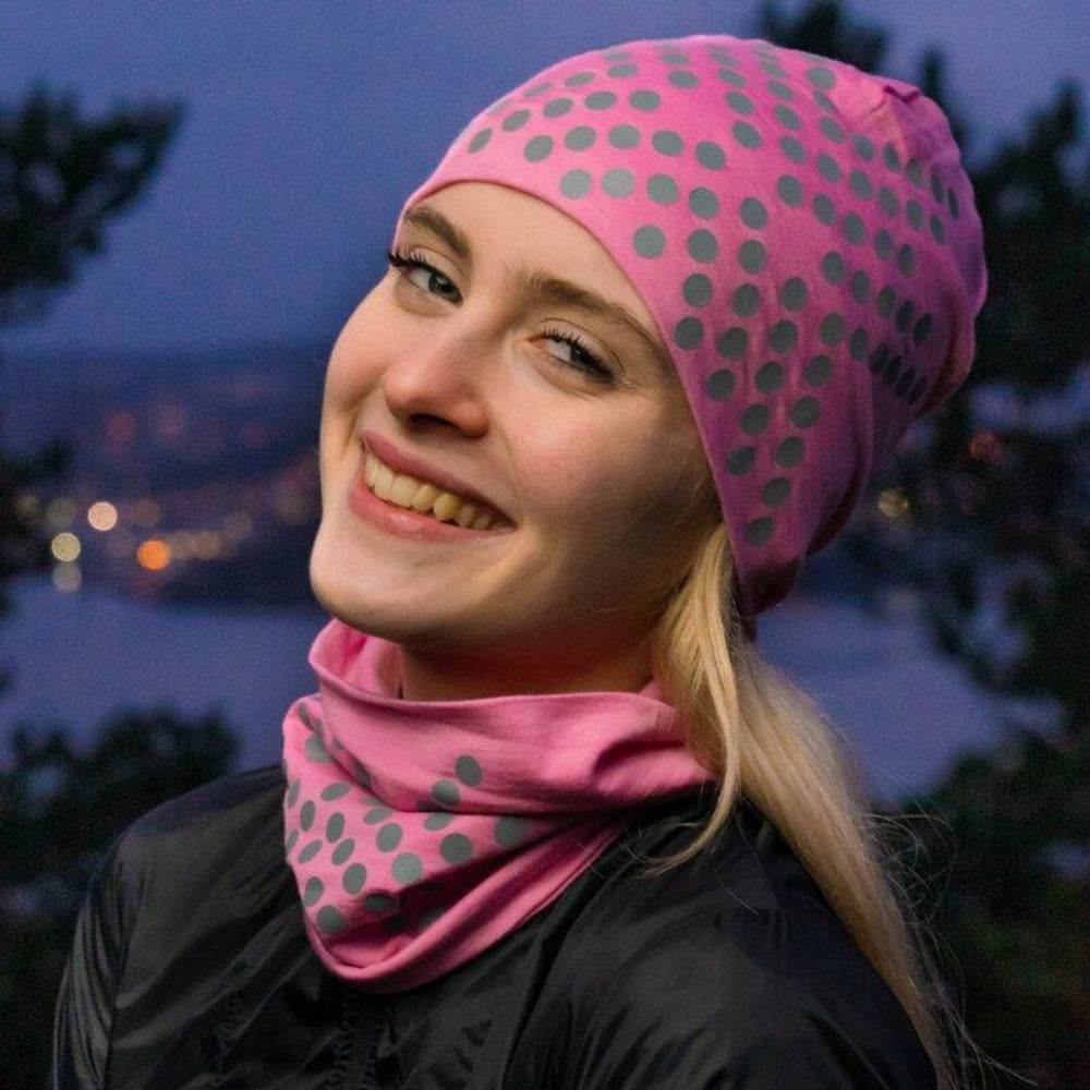 Morild Sølvfaks lue i ull med refleks lys rosa