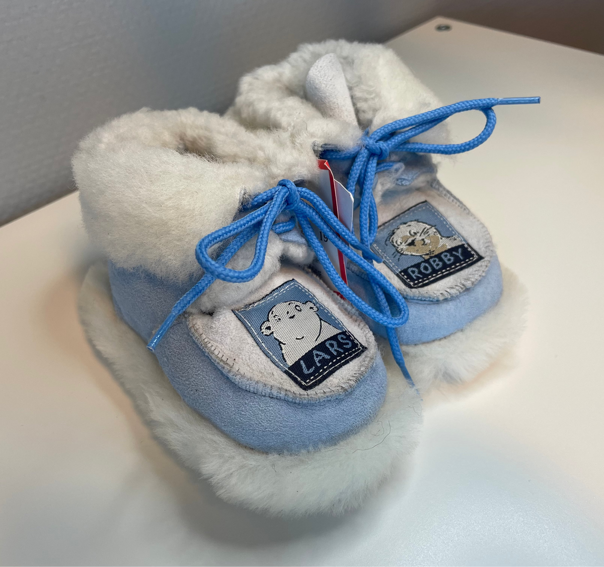 Skinntøfler til baby - Isblå med Lars & Robby