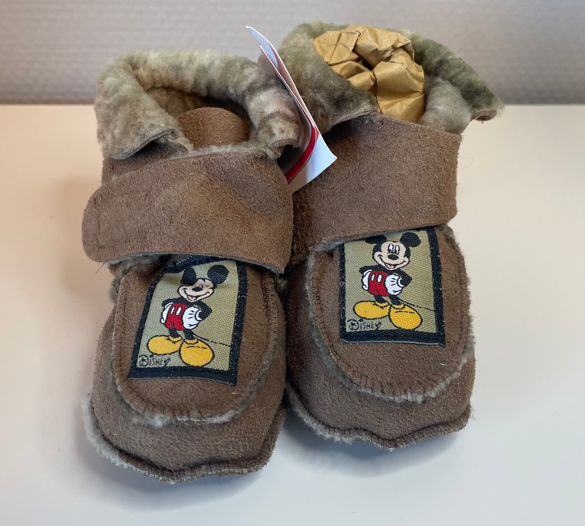 Skinntøfler til baby - Brune med Mikke Mus