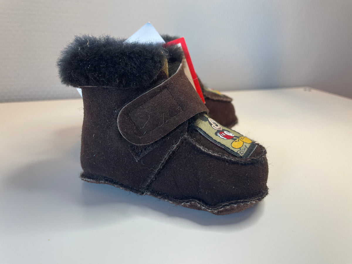 Skinntøfler til baby - Mørkebrun med Mikke Mus